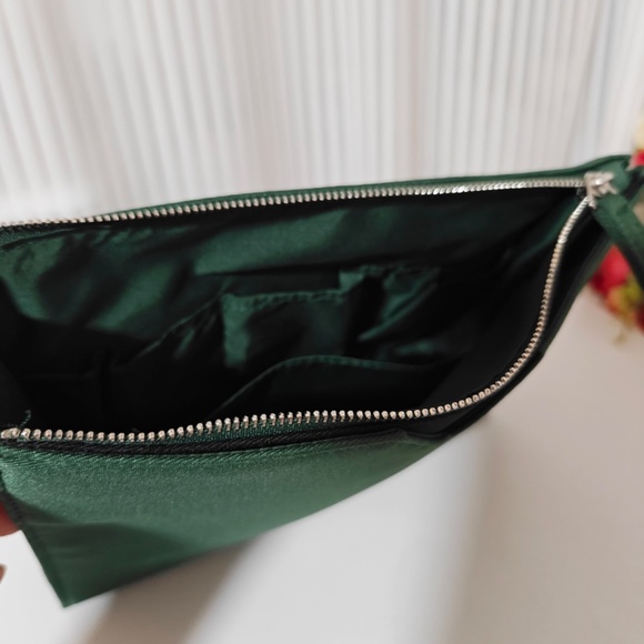 New Prada Beauty Dark Green Makeup Cosmetic Travel Bag + Dust Bag 7"x9"x2" - Picture 3 of 5